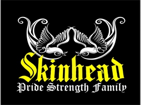 Skinhead - Pride, Strength, Family chrbtová nášivka veľkosť cca. A4 (po krajoch neobšívaná)